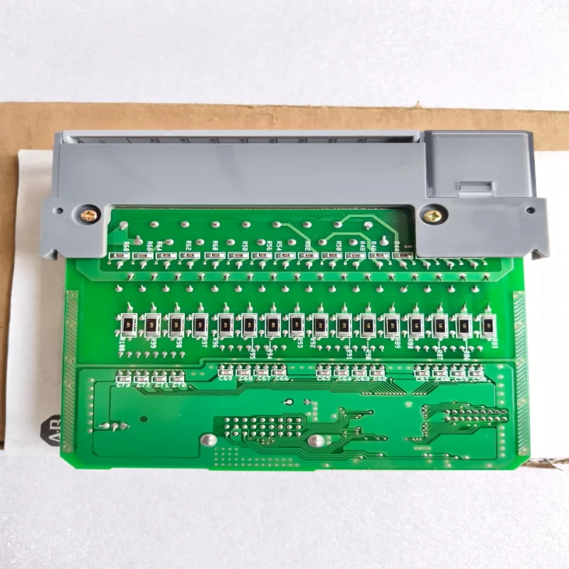 Allen-Bradley 1746-OB16 SLC 500 16-Point 24V DC Source Output Module thumbnail 7124